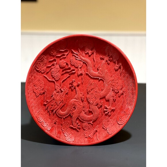 unique antique carved cinnabar lacquer plate. Collector artwork on vibrant Red - Picture 1 of 5